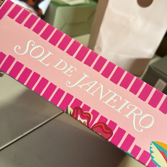 Sol de Janeiro Beija Flor Gift Set - Picture 8 of 8